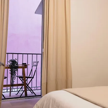 Maison Rose, Host * Napoli